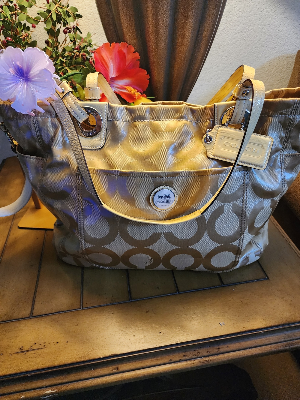 Coach Signature Op Art Leah Tote Travel Bag in Gold - Large